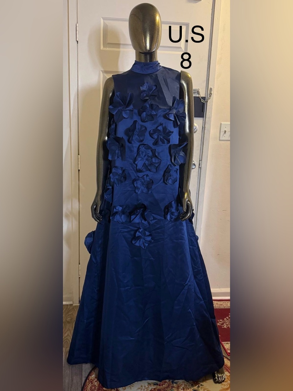 Elegant Navy Blue Floral Appliqué Evening Dress